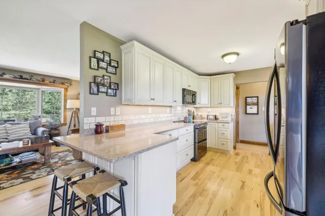 $810,000 | S31W37307 School Section Lake Road, Ottawa, WI 53118