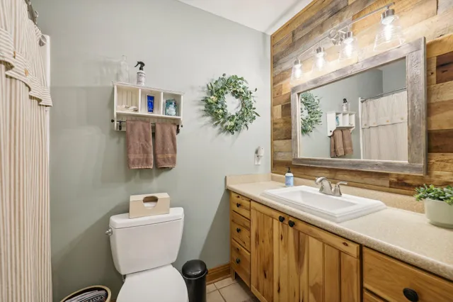 $810,000 | S31W37307 School Section Lake Road, Ottawa, WI 53118