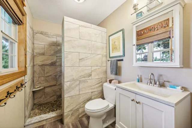 $810,000 | S31W37307 School Section Lake Road, Ottawa, WI 53118