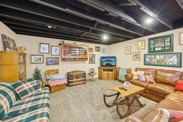 $810,000 | S31W37307 School Section Lake Road, Ottawa, WI 53118