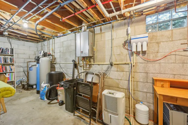 $810,000 | S31W37307 School Section Lake Road, Ottawa, WI 53118