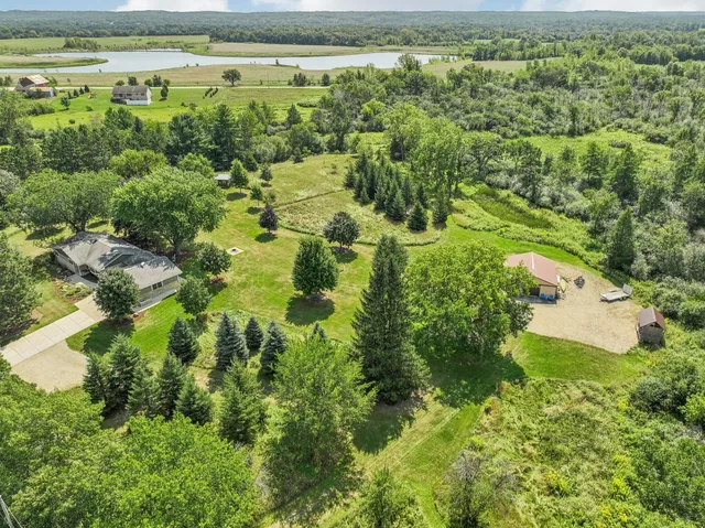 $810,000 | S31W37307 School Section Lake Road, Ottawa, WI 53118