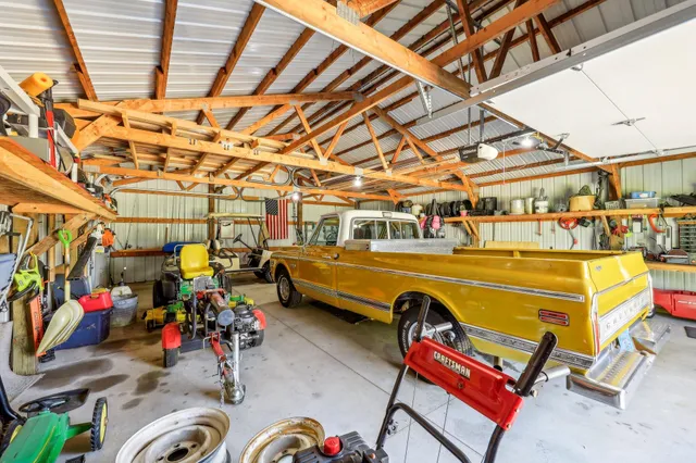 $810,000 | S31W37307 School Section Lake Road, Ottawa, WI 53118