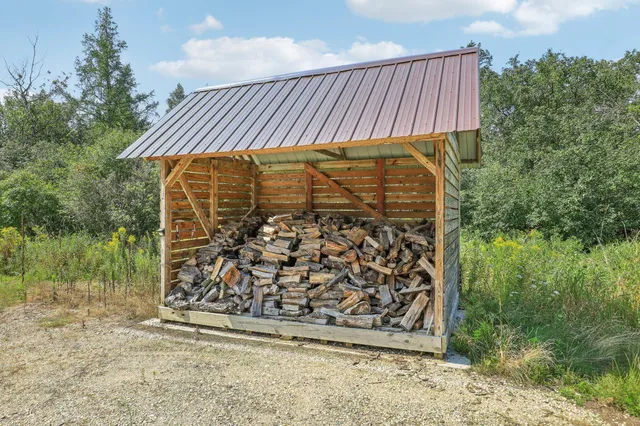 $810,000 | S31W37307 School Section Lake Road, Ottawa, WI 53118