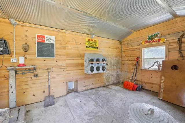 $810,000 | S31W37307 School Section Lake Road, Ottawa, WI 53118