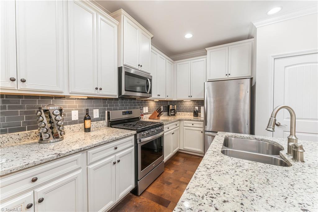 3953 Amber Meadows High Point, NC 27265 - Photo 4 of 30