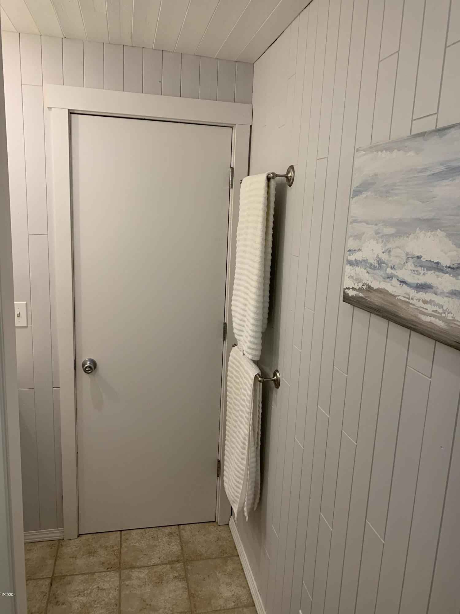 6835 Southwest Inlet Avenue Lincoln City, OR 97367 - Photo 23 of 48 Backdoor