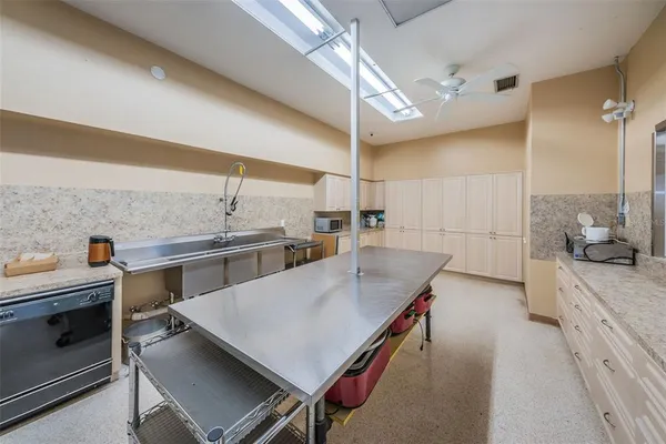 $185,000 | 29 Concord Lane, Unit 11, Palm Harbor, FL 34684
