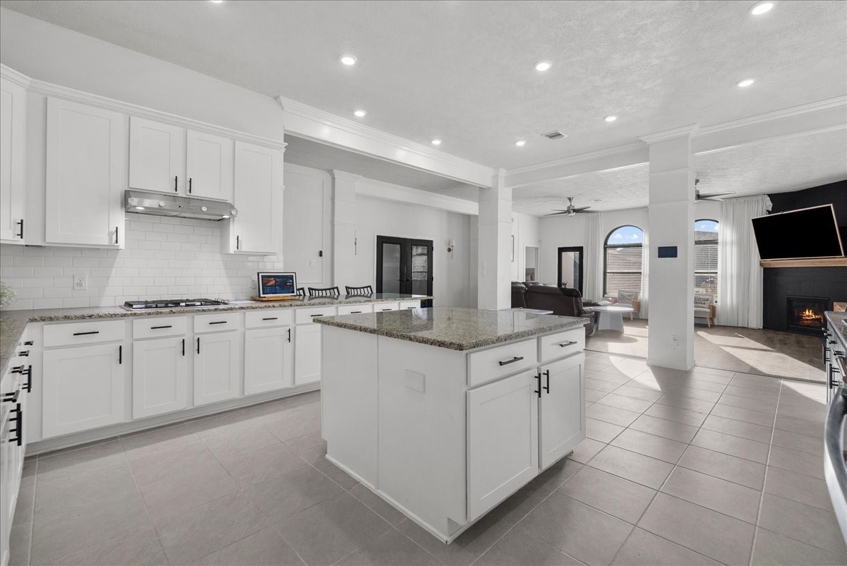 3606 Pedregal Road League City, TX 77573 - Photo 6 of 47
