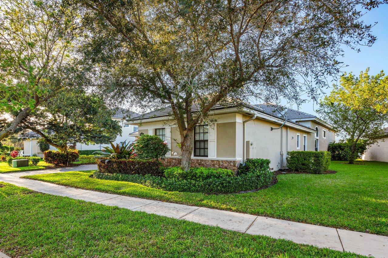 9085 Equus Circle Boynton Beach, FL 33472 - Photo 4 of 95 004-9085EquusCircle-BoyntonBeach-FL-3347