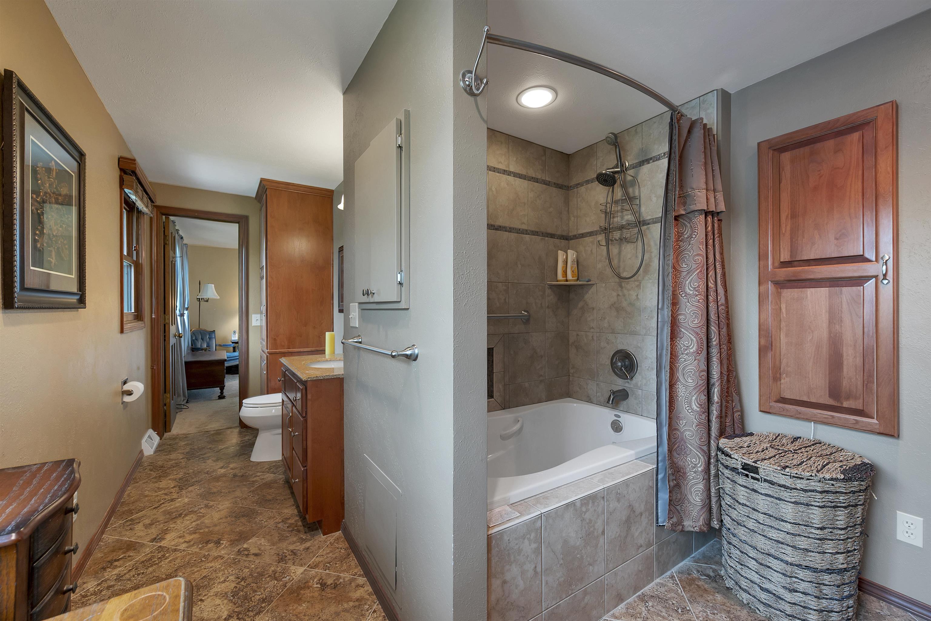 413 South Good Hope Road De Pere, WI 54115 - Photo 6 of 58