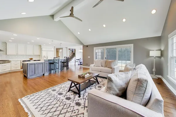 $1,600,000 | 1212 West Clarendon Road, Arlington Heights, IL 60004