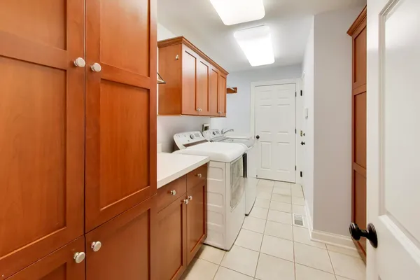 $1,600,000 | 1212 West Clarendon Road, Arlington Heights, IL 60004