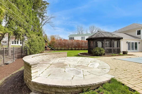 $1,600,000 | 1212 West Clarendon Road, Arlington Heights, IL 60004