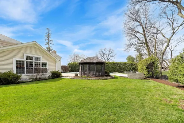 $1,600,000 | 1212 West Clarendon Road, Arlington Heights, IL 60004