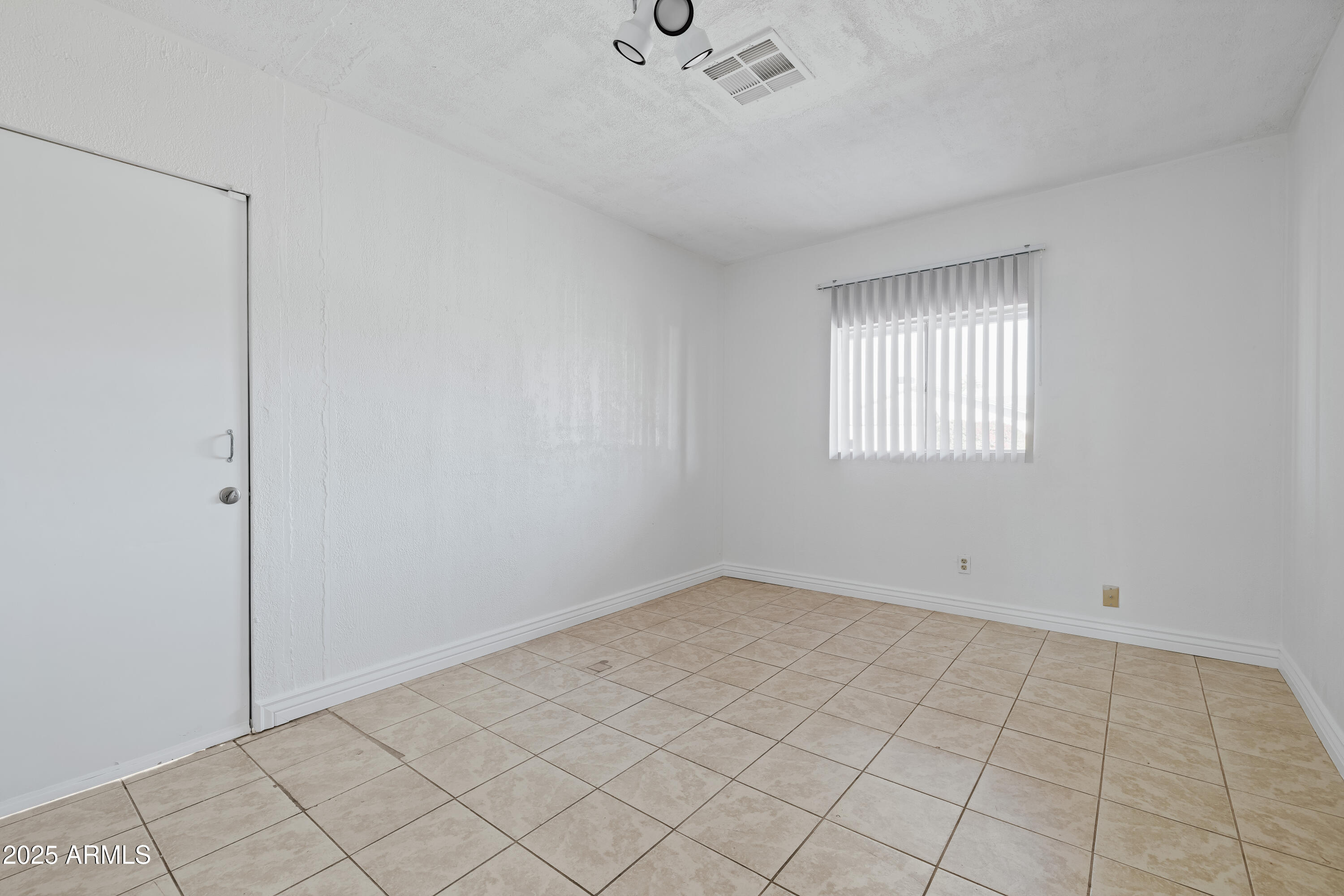 3124 South Los Altos Mesa, AZ 85202 - Photo 18 of 28 Office/Den