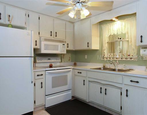 169 Oberlin Road Venice, FL 34293 - Photo 5 of 13 Kitchen