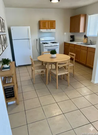 $1,025 | 144 West Villaret Boulevard, Unit 116, San Antonio, TX 78221