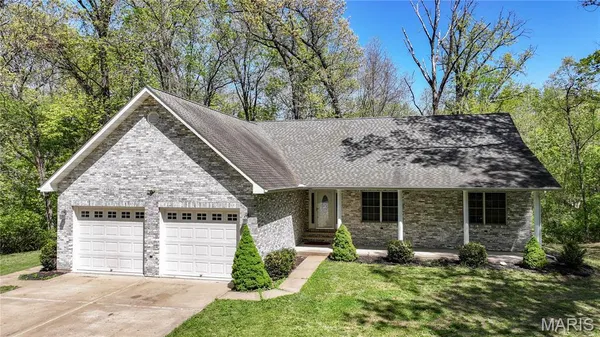 $495,000 | 19383 Deer Run Lane, Brighton, IL 62012