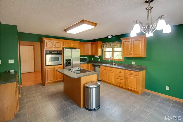 $495,000 | 19383 Deer Run Lane, Brighton, IL 62012