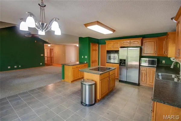 $495,000 | 19383 Deer Run Lane, Brighton, IL 62012