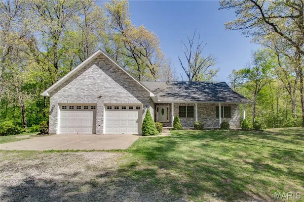 $495,000 | 19383 Deer Run Lane, Brighton, IL 62012