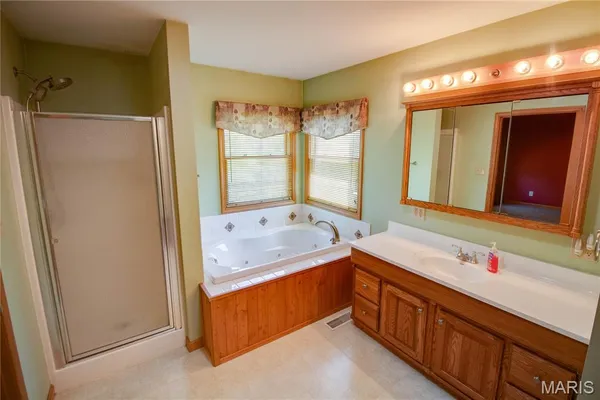 $495,000 | 19383 Deer Run Lane, Brighton, IL 62012