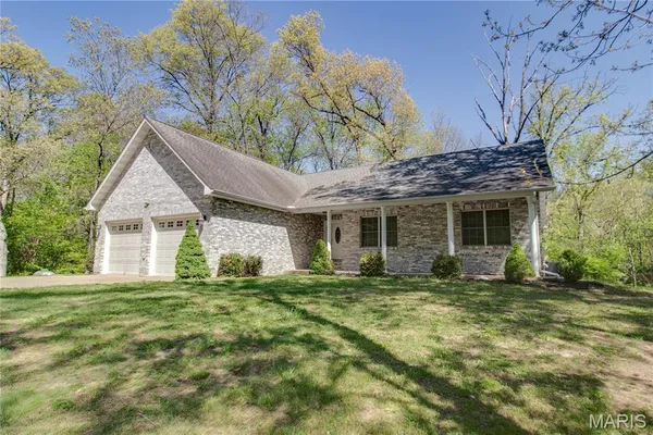 $495,000 | 19383 Deer Run Lane, Brighton, IL 62012