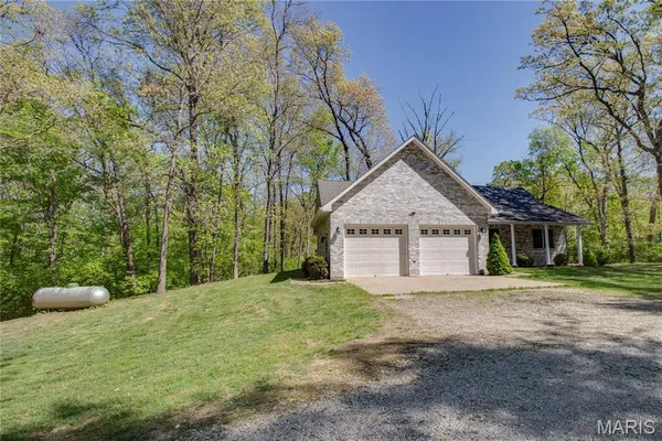 $495,000 | 19383 Deer Run Lane, Brighton, IL 62012