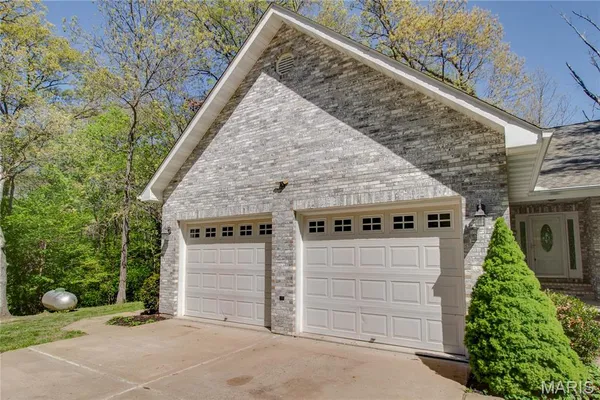 $495,000 | 19383 Deer Run Lane, Brighton, IL 62012