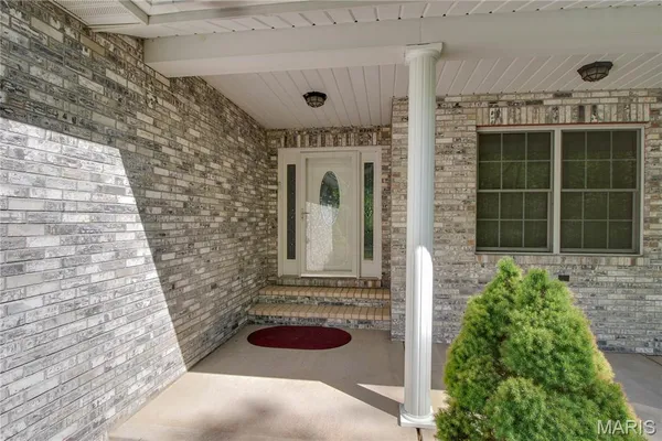 $495,000 | 19383 Deer Run Lane, Brighton, IL 62012