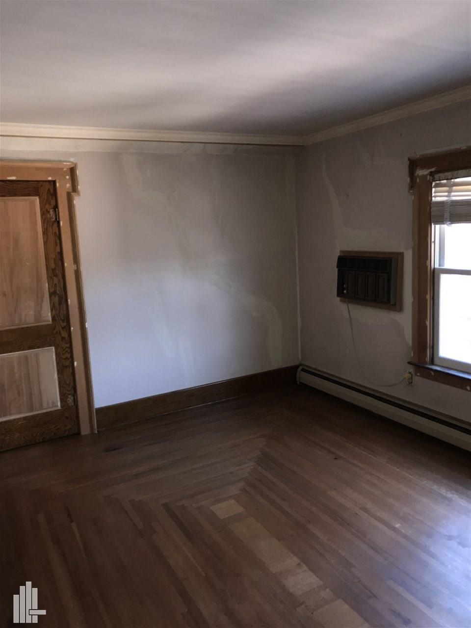 903 North Main Street Rochester, MI 48307 - Photo 20 of 32 2nd floor Bedroom