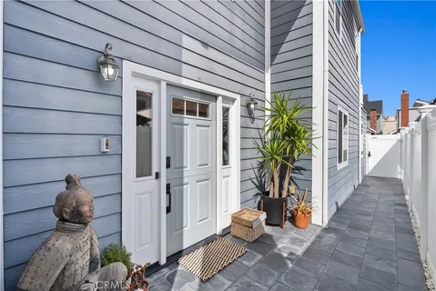 a view of a entryway of the house