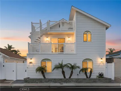 a front view of house with yard