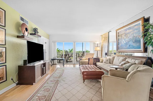 $349,999 | 3050 Northeast 48th Court, Unit 402, Lighthouse Point, FL 33064