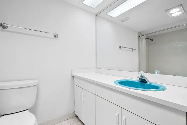 $349,999 | 3050 Northeast 48th Court, Unit 402, Lighthouse Point, FL 33064