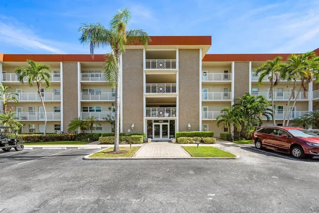 $349,999 | 3050 Northeast 48th Court, Unit 402, Lighthouse Point, FL 33064