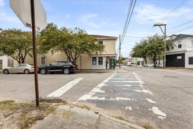 $1,695 | 1093 King Street, Unit B, Charleston, SC 29403