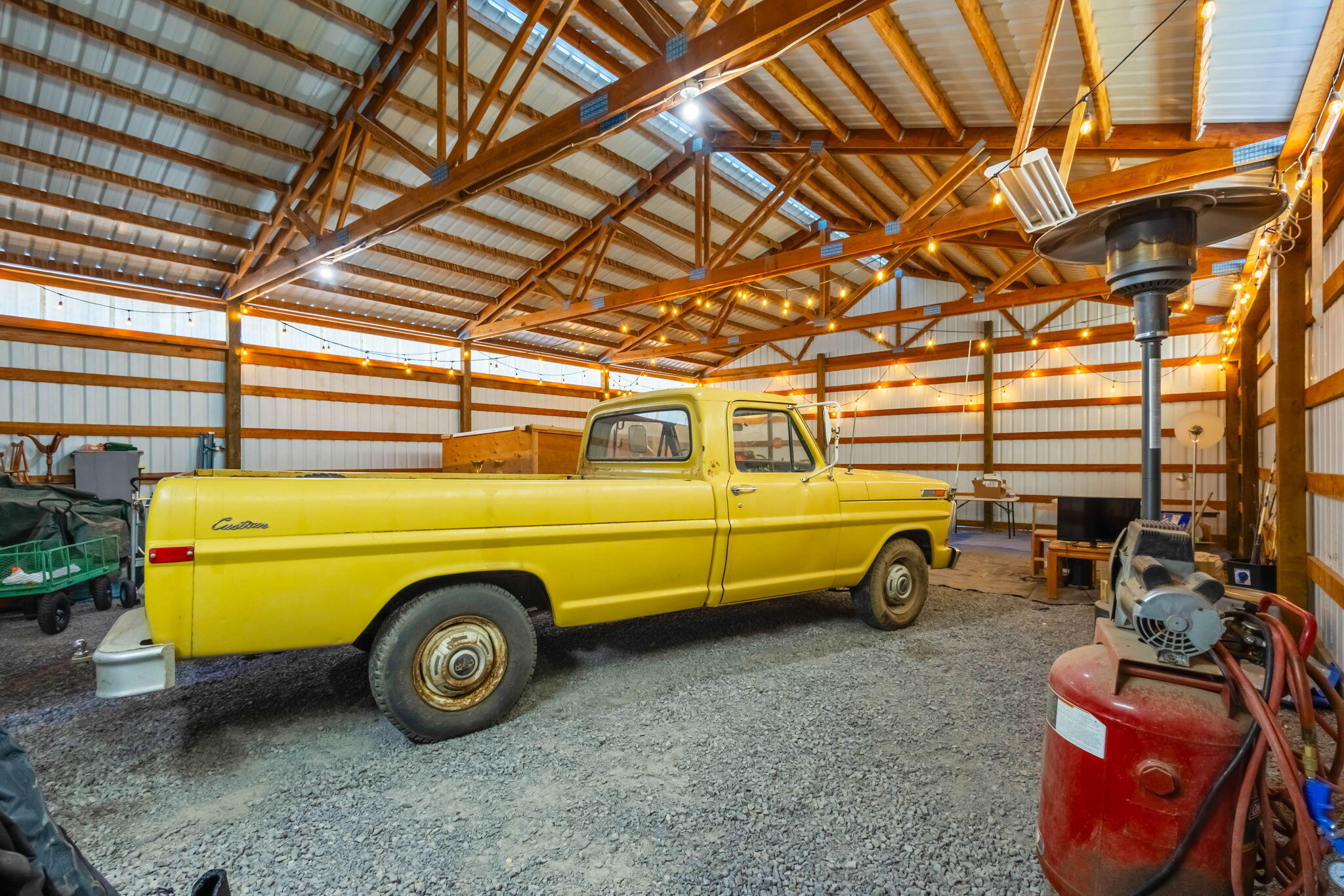 63480 Hughes Road Bend, OR 97701 - Photo 33 of 61 33-web-or-mls-32