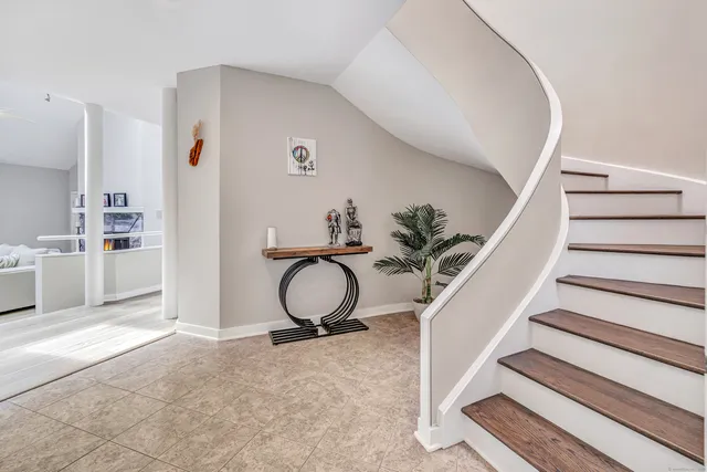 a view of entryway and hall