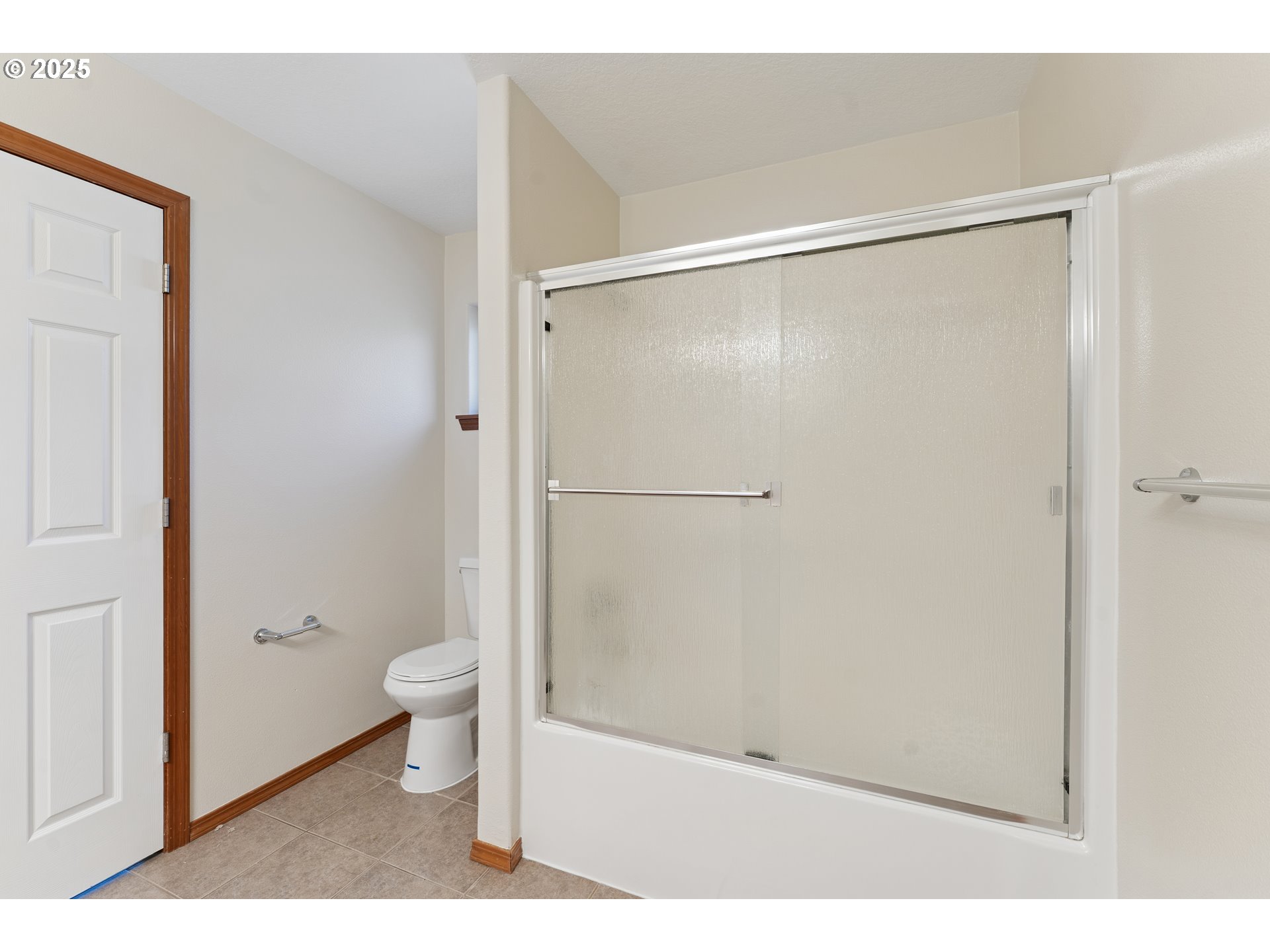 17209 Southeast Stephens Street Portland, OR 97233 - Photo 31 of 47 Owner's Suite Bathroom