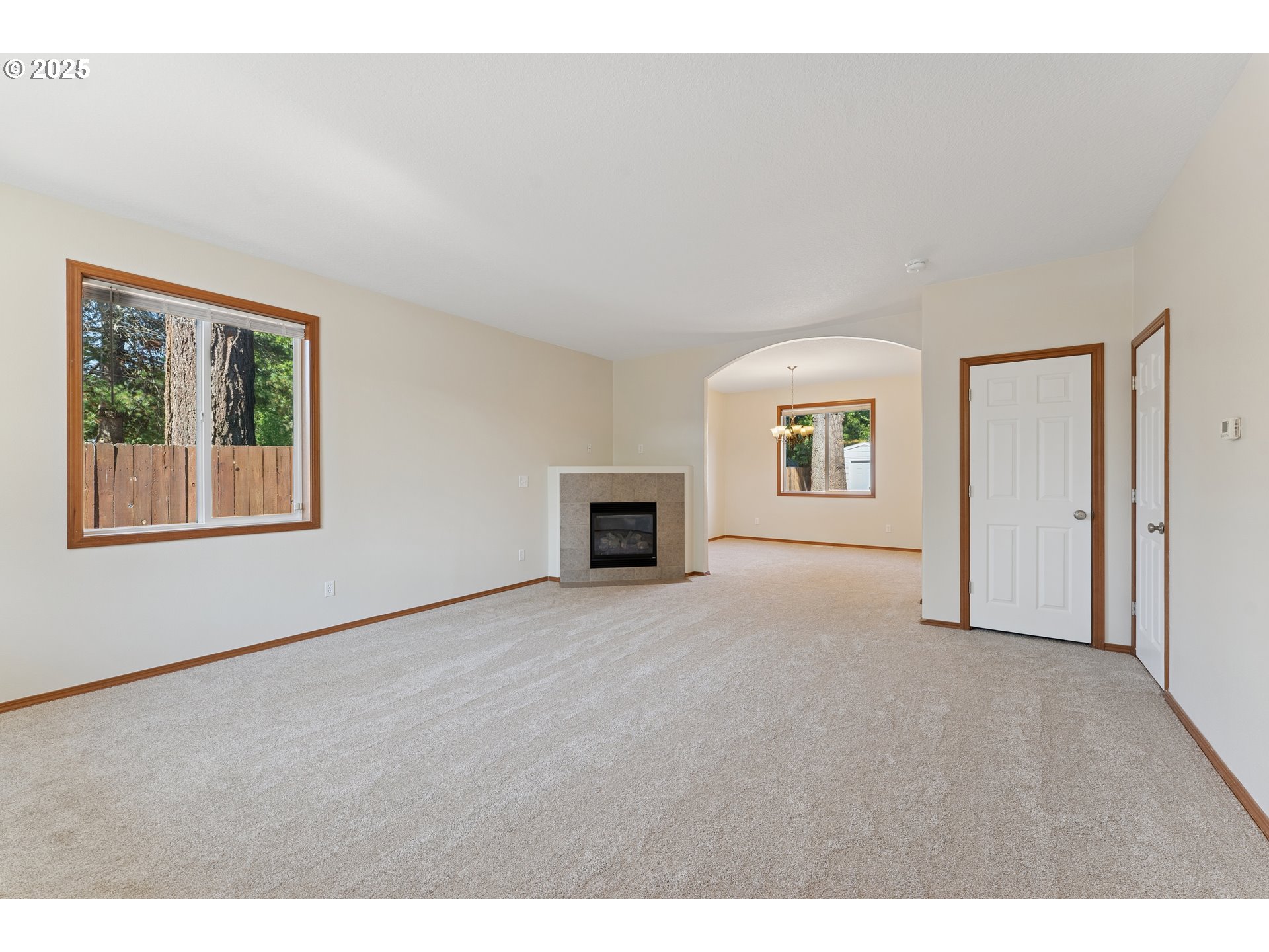 17209 Southeast Stephens Street Portland, OR 97233 - Photo 5 of 47 Living Room