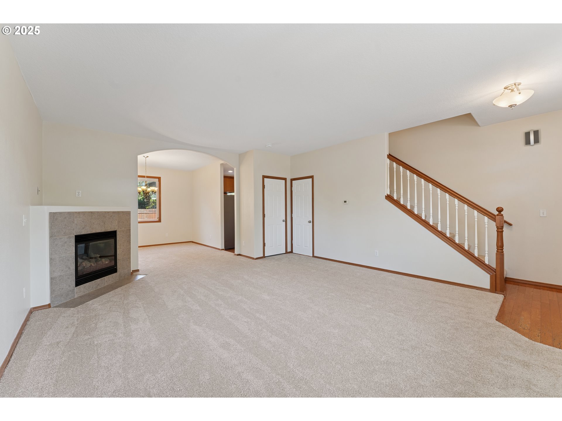 17209 Southeast Stephens Street Portland, OR 97233 - Photo 7 of 47 Living Room