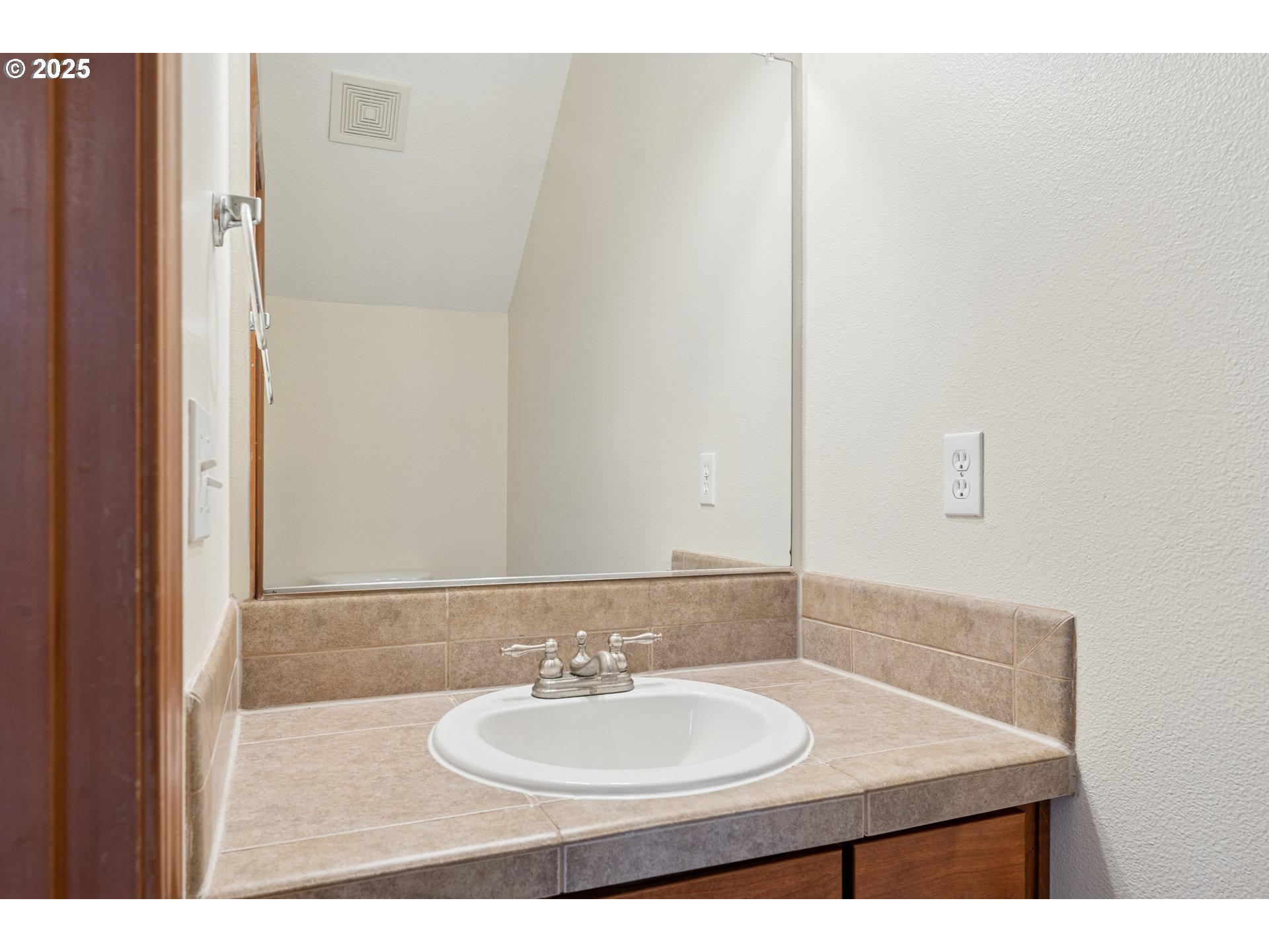 17209 Southeast Stephens Street Portland, OR 97233 - Photo 9 of 47 Partial Bath