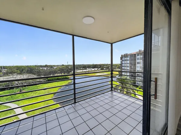 $2,000 | 1200 St Charles Place, Unit 619, Pembroke Pines, FL 33026