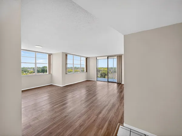 $2,000 | 1200 St Charles Place, Unit 619, Pembroke Pines, FL 33026