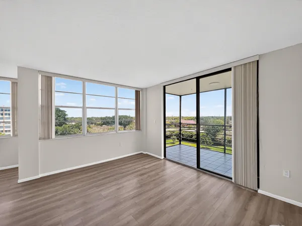 $2,000 | 1200 St Charles Place, Unit 619, Pembroke Pines, FL 33026