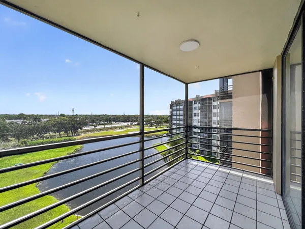 $2,000 | 1200 St Charles Place, Unit 619, Pembroke Pines, FL 33026