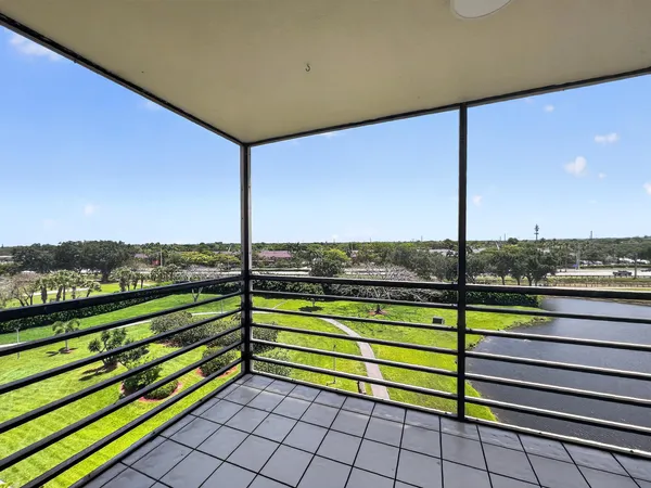 $2,000 | 1200 St Charles Place, Unit 619, Pembroke Pines, FL 33026