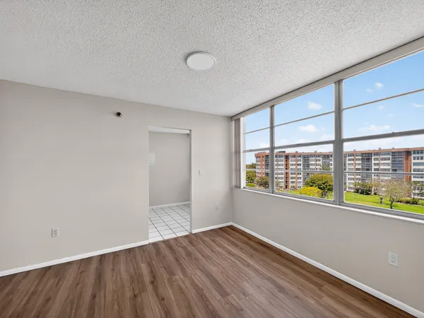 $2,000 | 1200 St Charles Place, Unit 619, Pembroke Pines, FL 33026